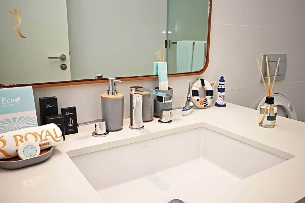Seaside 1br Retreat With Pool & Gym In Saadiyat Island Apartment *