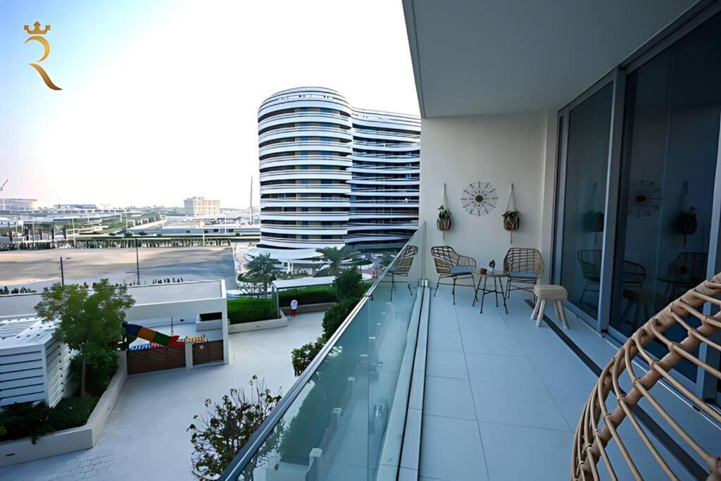 Apartment Seaside 1br Retreat With Pool & Gym In Saadiyat Island