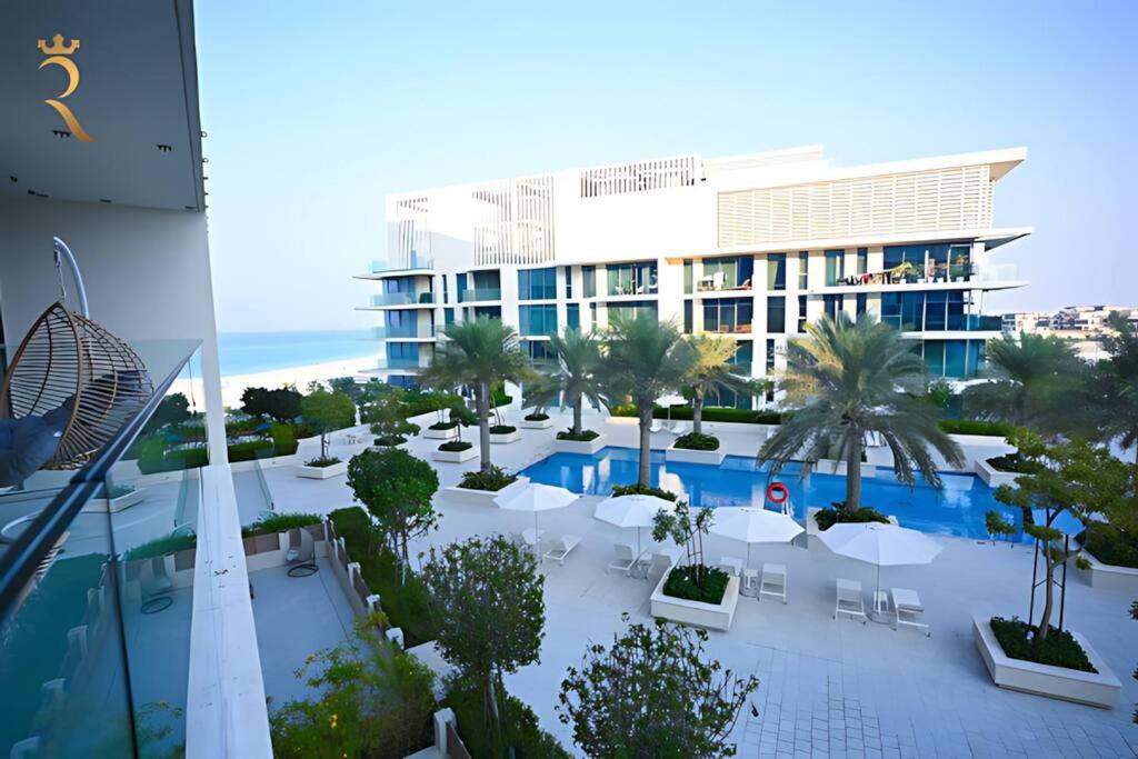 Seaside 1br Retreat With Pool & Gym In Saadiyat Island Abu Dhabi
